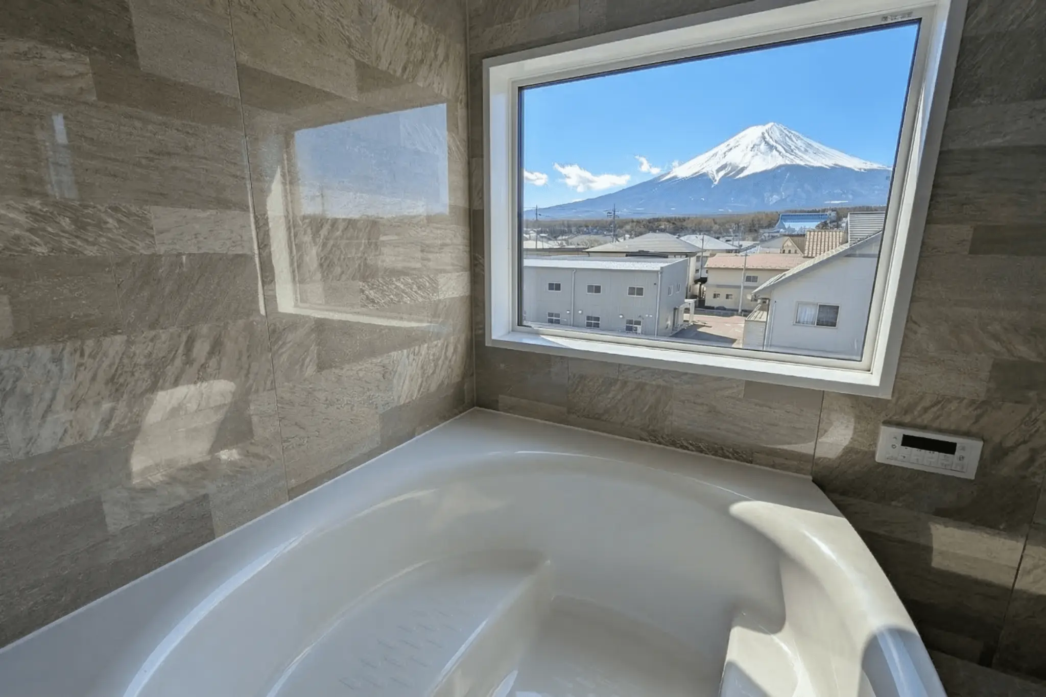 富士山を望む眺望風呂