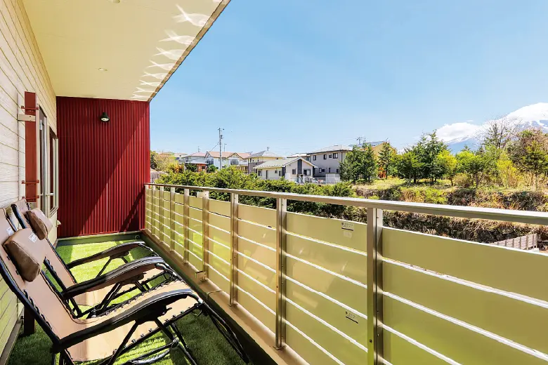 Gentle Views of Mt. Fuji, Found in Quiet Moments